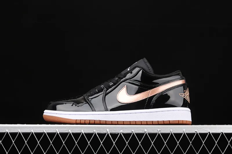 All categories Air Jordan Jordan series basketball shoes Air Jordan 1 Low New version Air Jordan 1 Low AJ1 Joe 1 low-top patent leather black gold cultural and leisure sports sneakers 554723-032